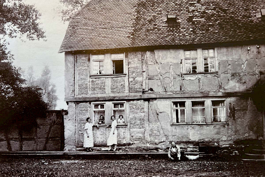 Mieter des Mühlenhauses | Fotografie um 1920